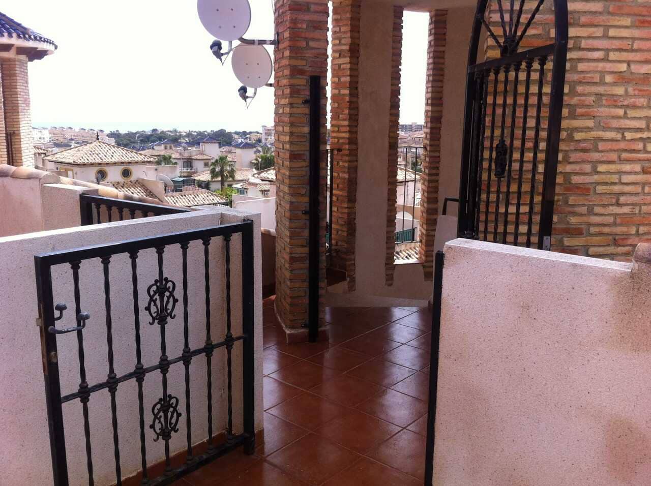 Apartamento de 2 habitaciones en Cabo Roig en venta con piscina - 165.000 € (Ref: 9797855)