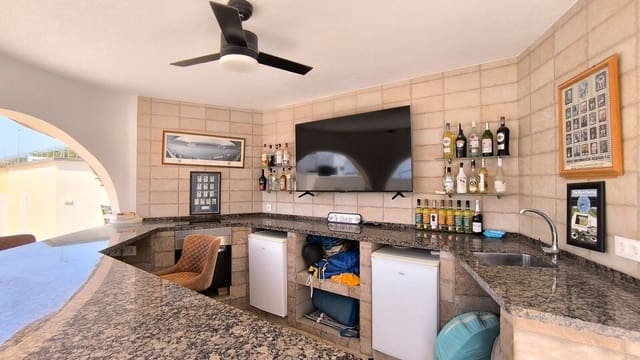 4 chambre Villa/Maison à vendre à Ciudad Quesada, Rojales avec piscine garage - 674 950 € (Ref: 9797857)
