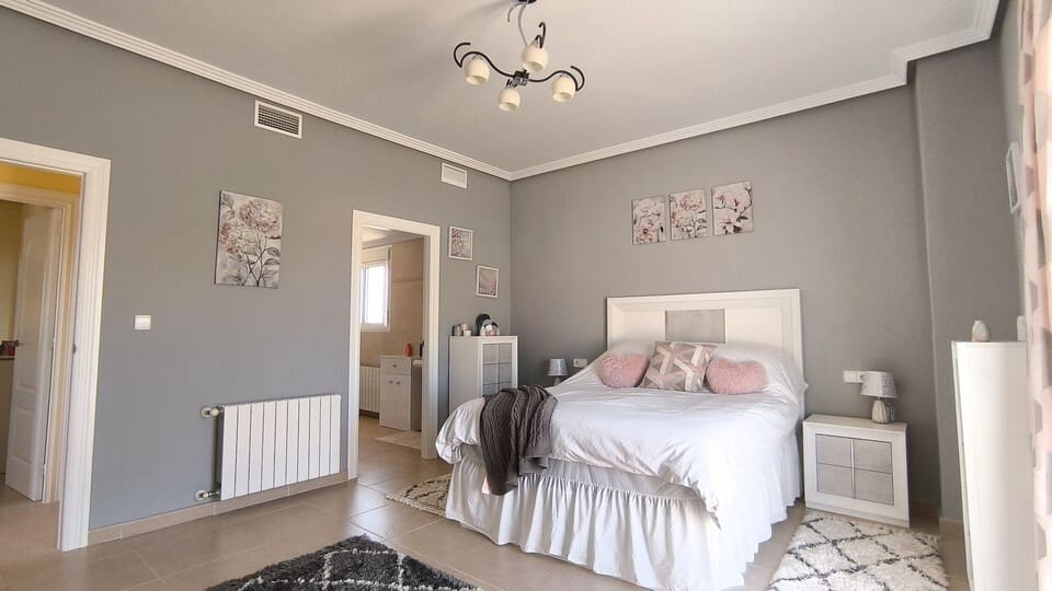 4 chambre Villa/Maison à vendre à Ciudad Quesada avec piscine garage - 674 950 € (Ref: 9797857)