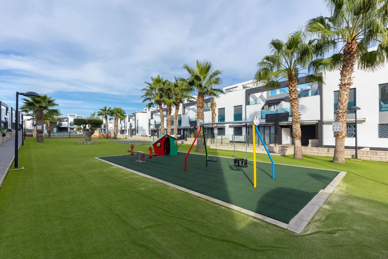 2 makuuhuone Bungalow myytävänä paikassa Torrevieja mukana uima-altaan 
autotalli - 269 900 € (Ref: 9797859)