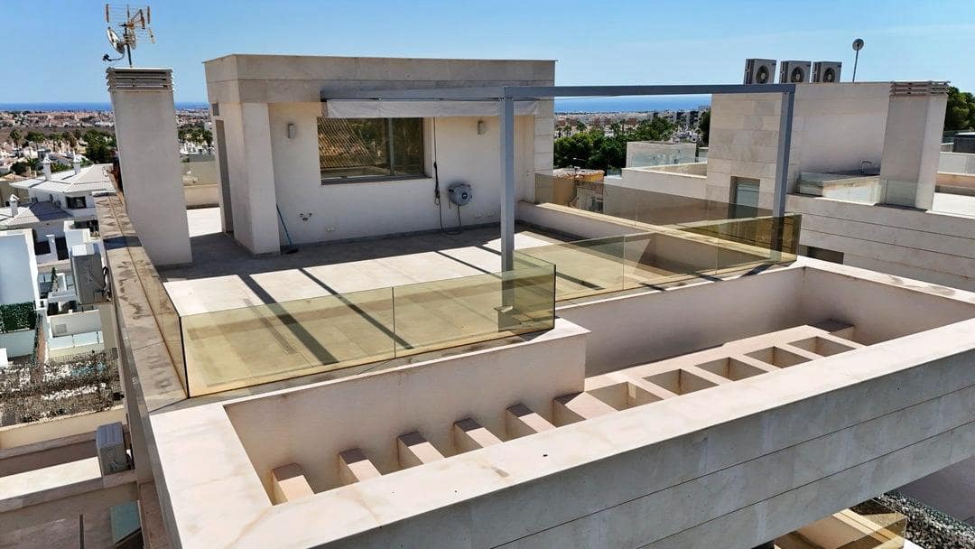 5 bedroom Villa for sale in Orihuela Costa with garage - € 859,900 (Ref: 9797862)