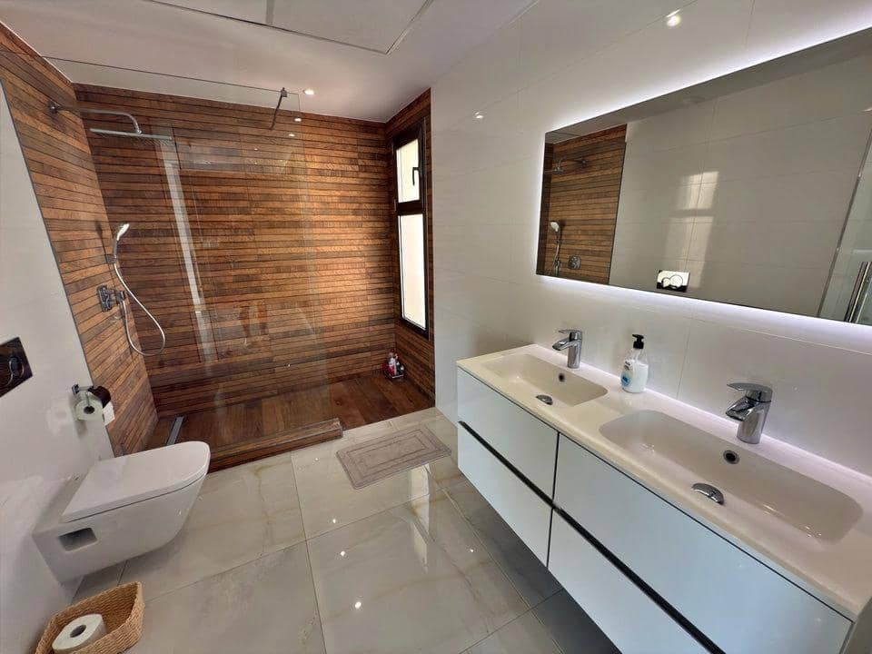 5 bedroom Villa for sale in Orihuela Costa with garage - € 859,900 (Ref: 9797862)