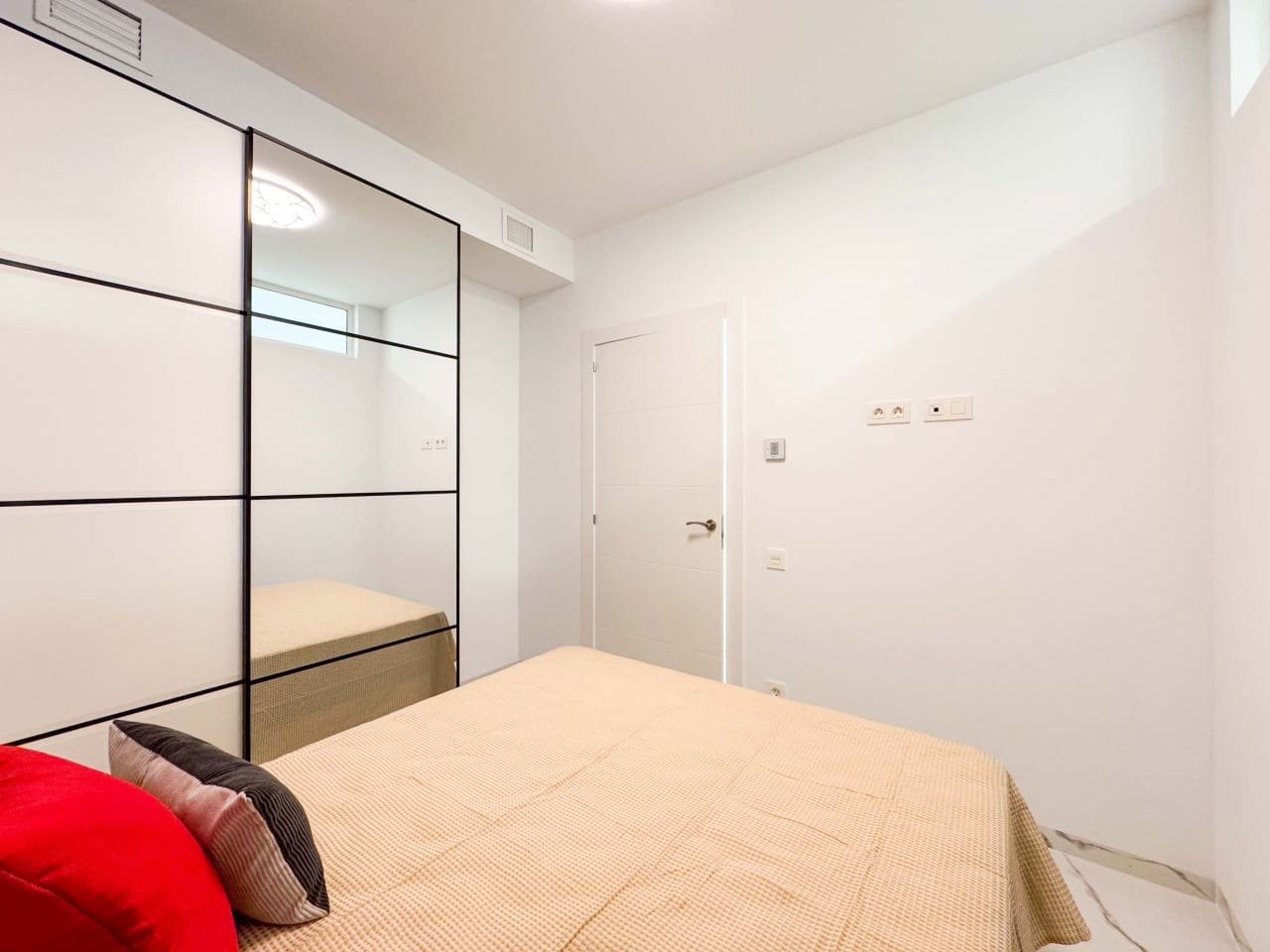 2 Zimmer Apartment zu verkaufen in Torrevieja - 230.000 € (Ref: 9797867)