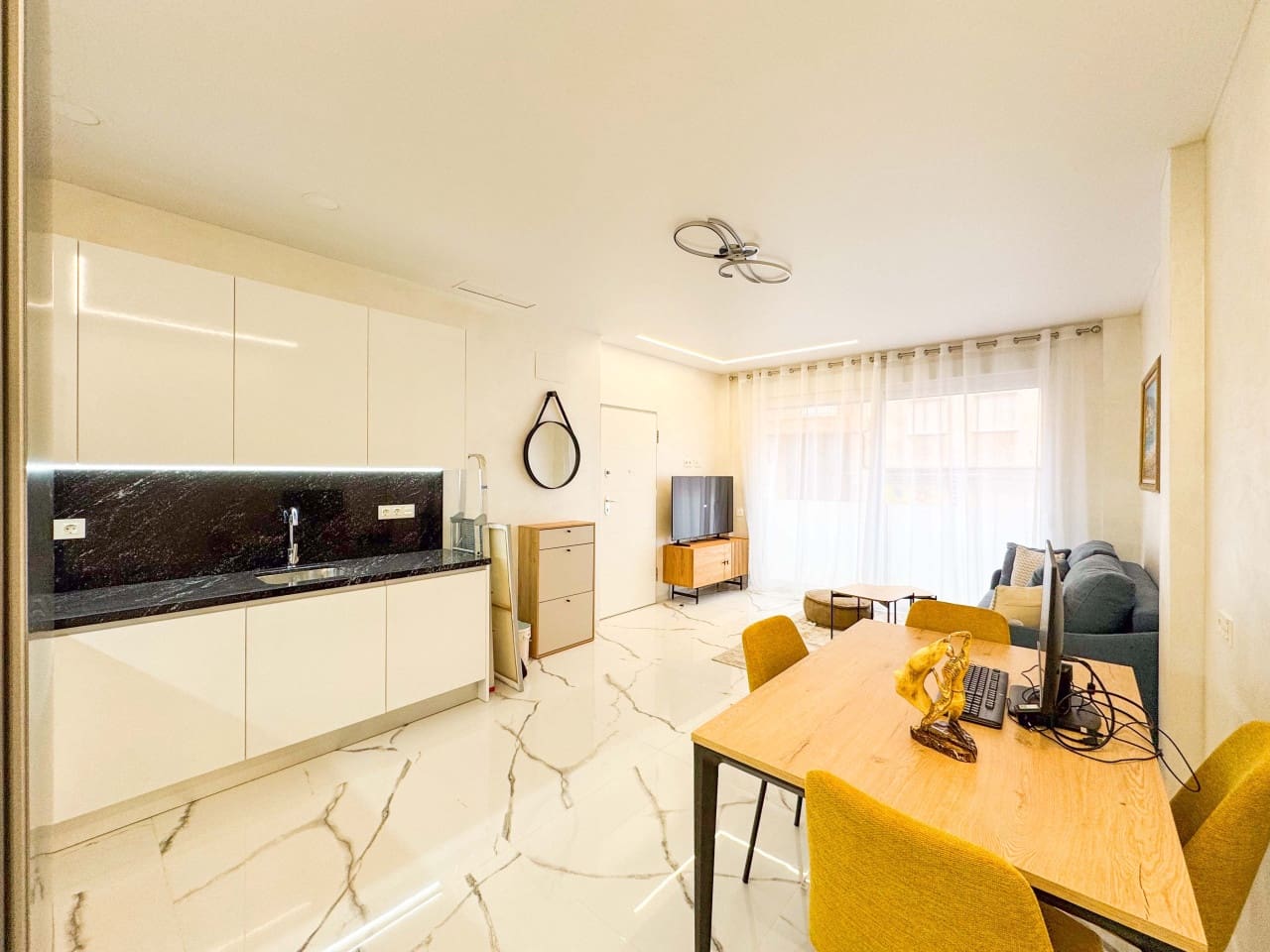 2 makuuhuone Huoneisto myytävänä paikassa Torrevieja - 230 000 € (Ref: 9797868)