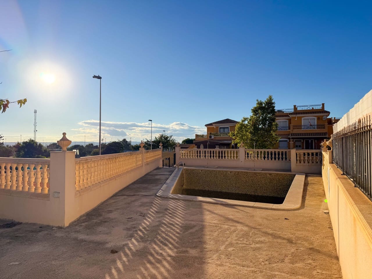 3 soveværelse Byhus til salg i Torrevieja med swimmingpool garage - € 224.000 (Ref: 9797874)
