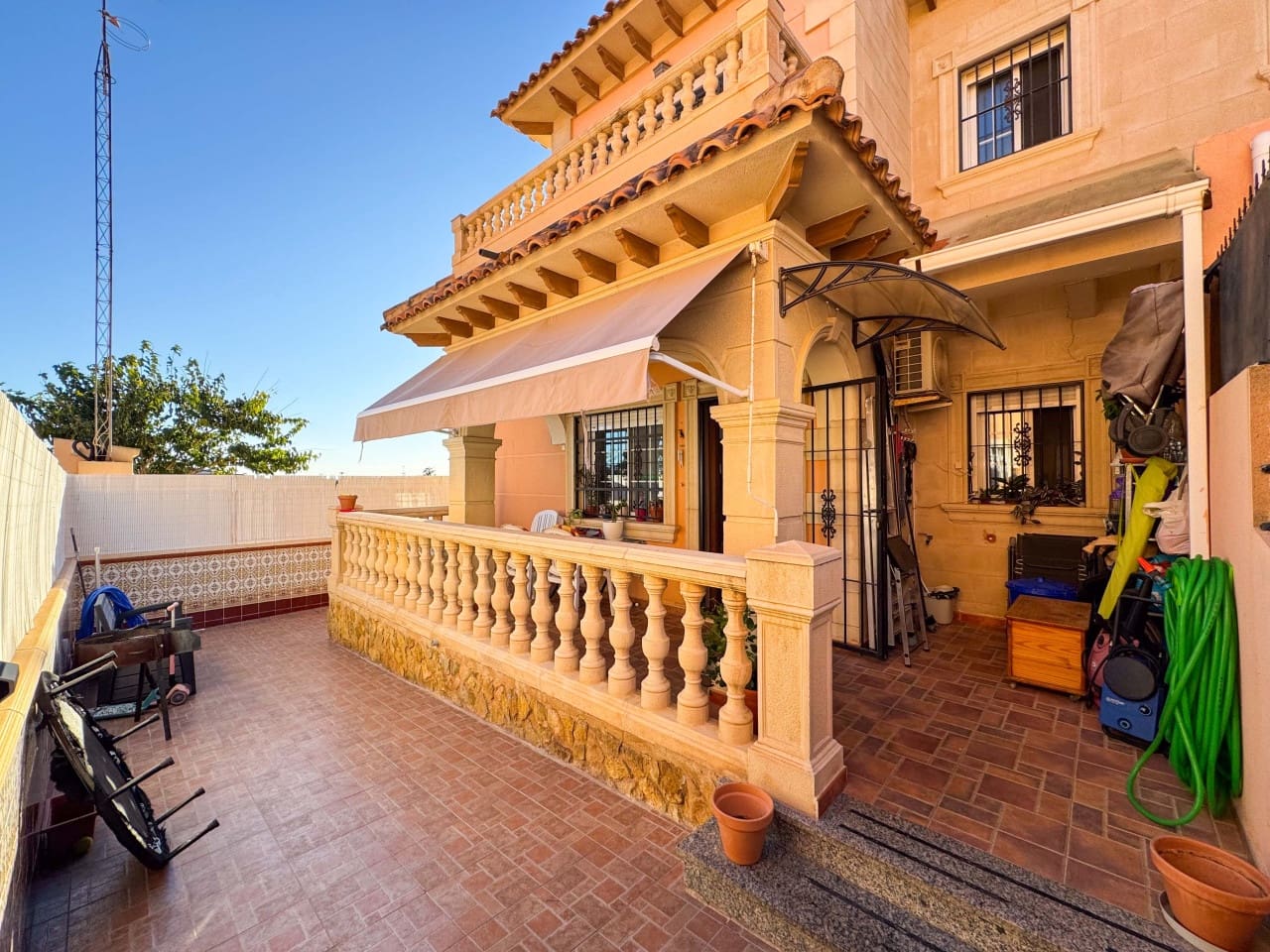 3 soveværelse Byhus til salg i Torrevieja med swimmingpool garage - € 224.000 (Ref: 9797874)