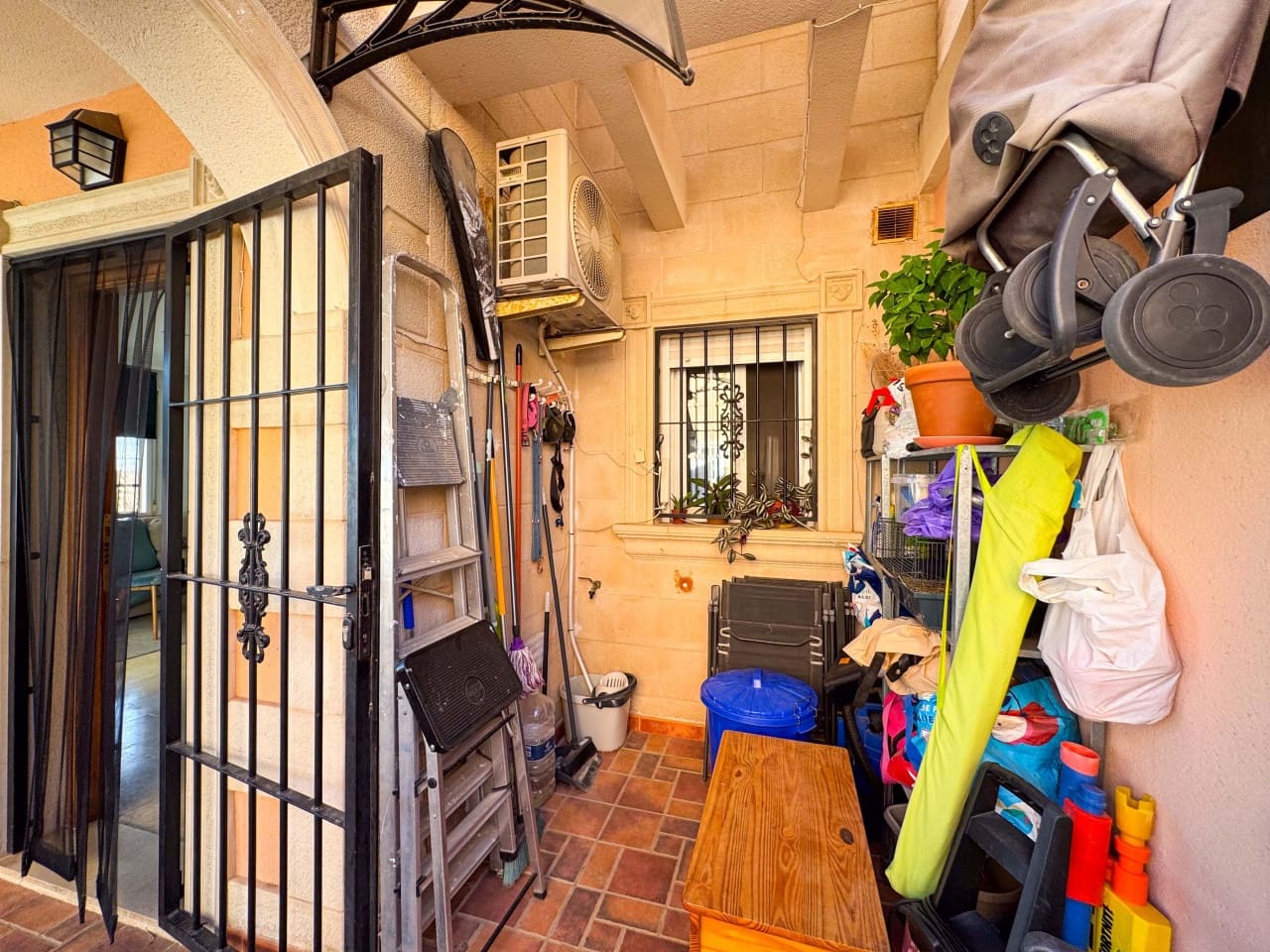 3 soveværelse Byhus til salg i Torrevieja med swimmingpool garage - € 224.000 (Ref: 9797874)