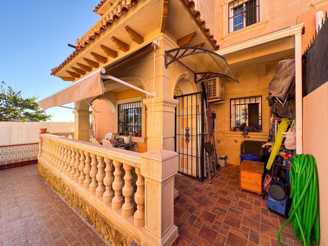 3 soveværelse Byhus til salg i Torrevieja med swimmingpool garage - € 224.000 (Ref: 9797874)