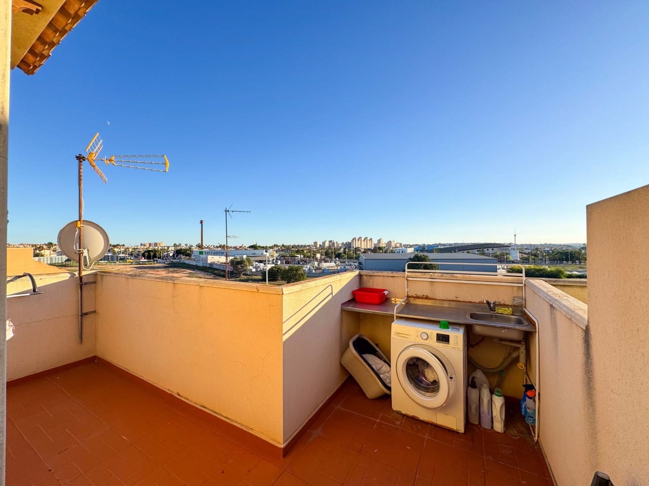 3 soveværelse Byhus til salg i Torrevieja med swimmingpool garage - € 224.000 (Ref: 9797874)