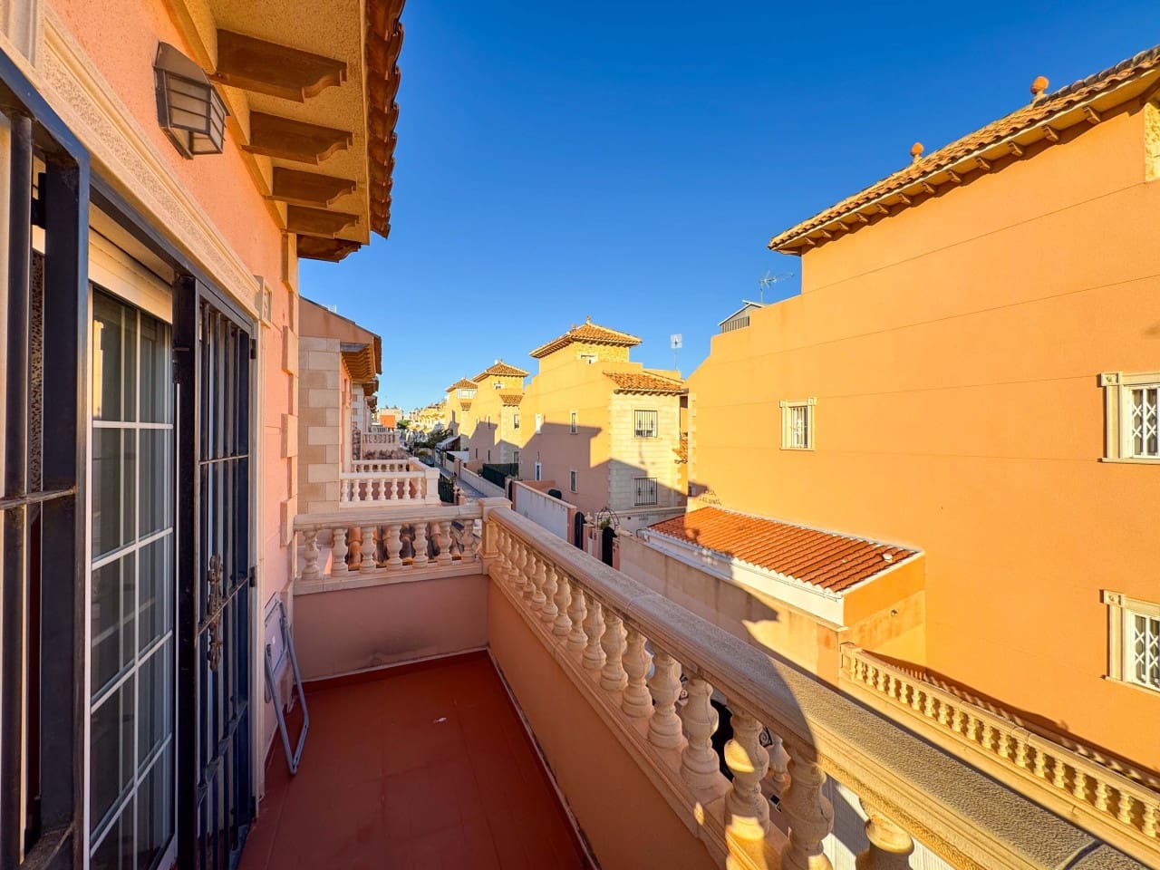 3 soveværelse Byhus til salg i Torrevieja med swimmingpool garage - € 224.000 (Ref: 9797874)