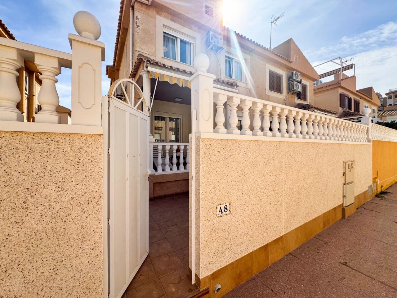 3 slaapkamer Huis te koop in Torrevieja met garage - € 419.000 (Ref: 9797876)