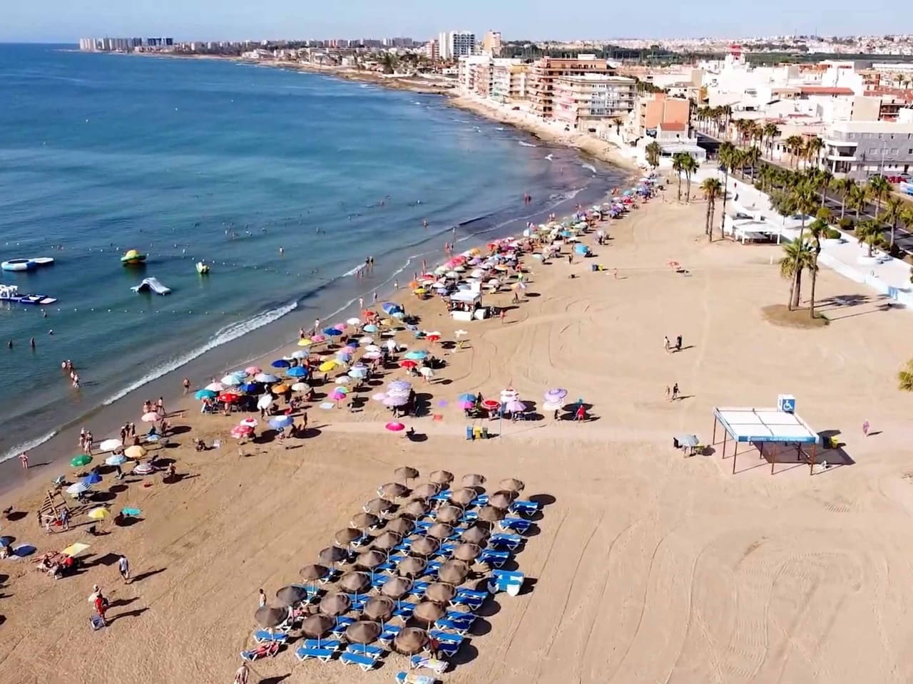 3 quarto Casa em Banda para venda em Torrevieja com piscina - 215 000 € (Ref: 9797877)