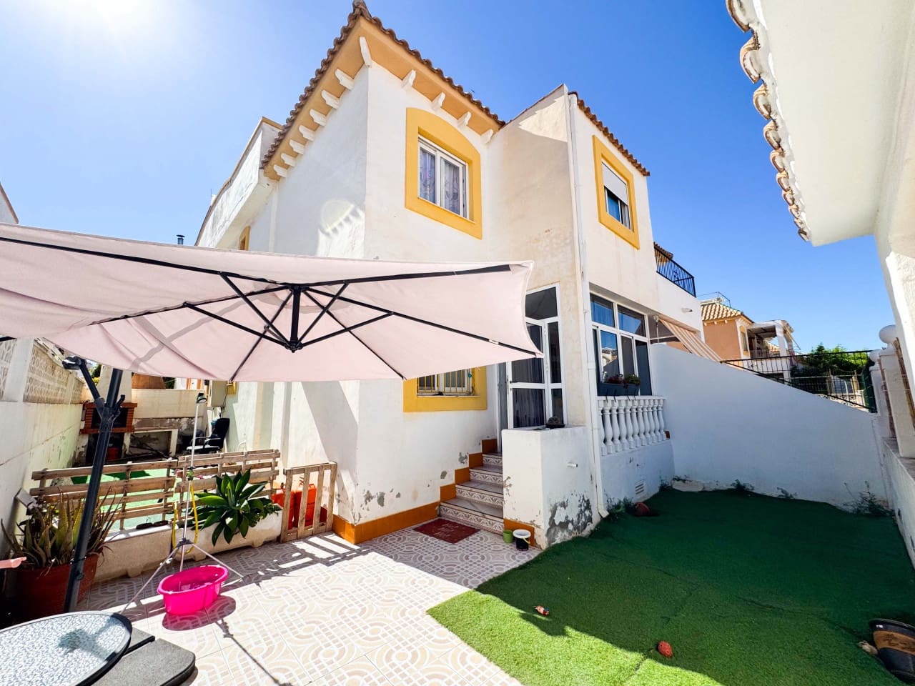 3 quarto Casa em Banda para venda em Torrevieja com piscina - 215 000 € (Ref: 9797877)