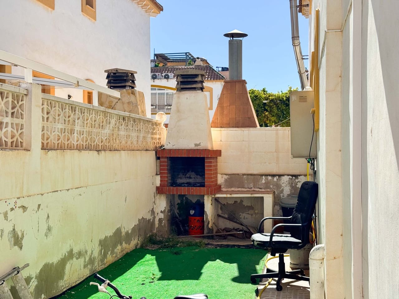 3 quarto Casa em Banda para venda em Torrevieja com piscina - 215 000 € (Ref: 9797877)