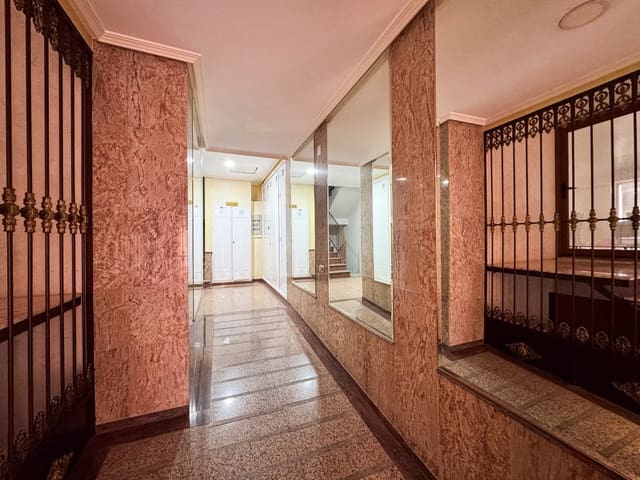 Apartamento de 4 habitaciones en Puerto Deportivo, Torrevieja en venta - 275.000 € (Ref: 9797879)