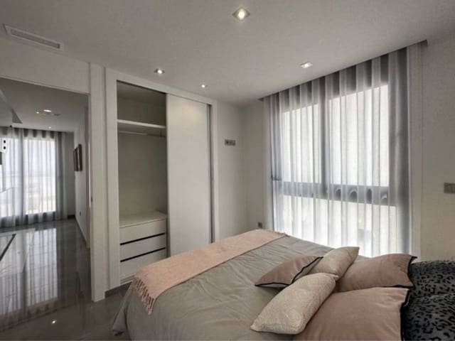 3 sypialnia Willa na sprzedaż w Los Balcones - Los Altos, Torrevieja z basenem garażem - 670 000 € (Ref: 9797882)