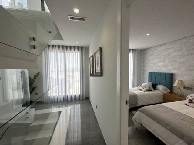 3 sypialnia Willa na sprzedaż w Los Balcones - Los Altos, Torrevieja z basenem garażem - 670 000 € (Ref: 9797882)