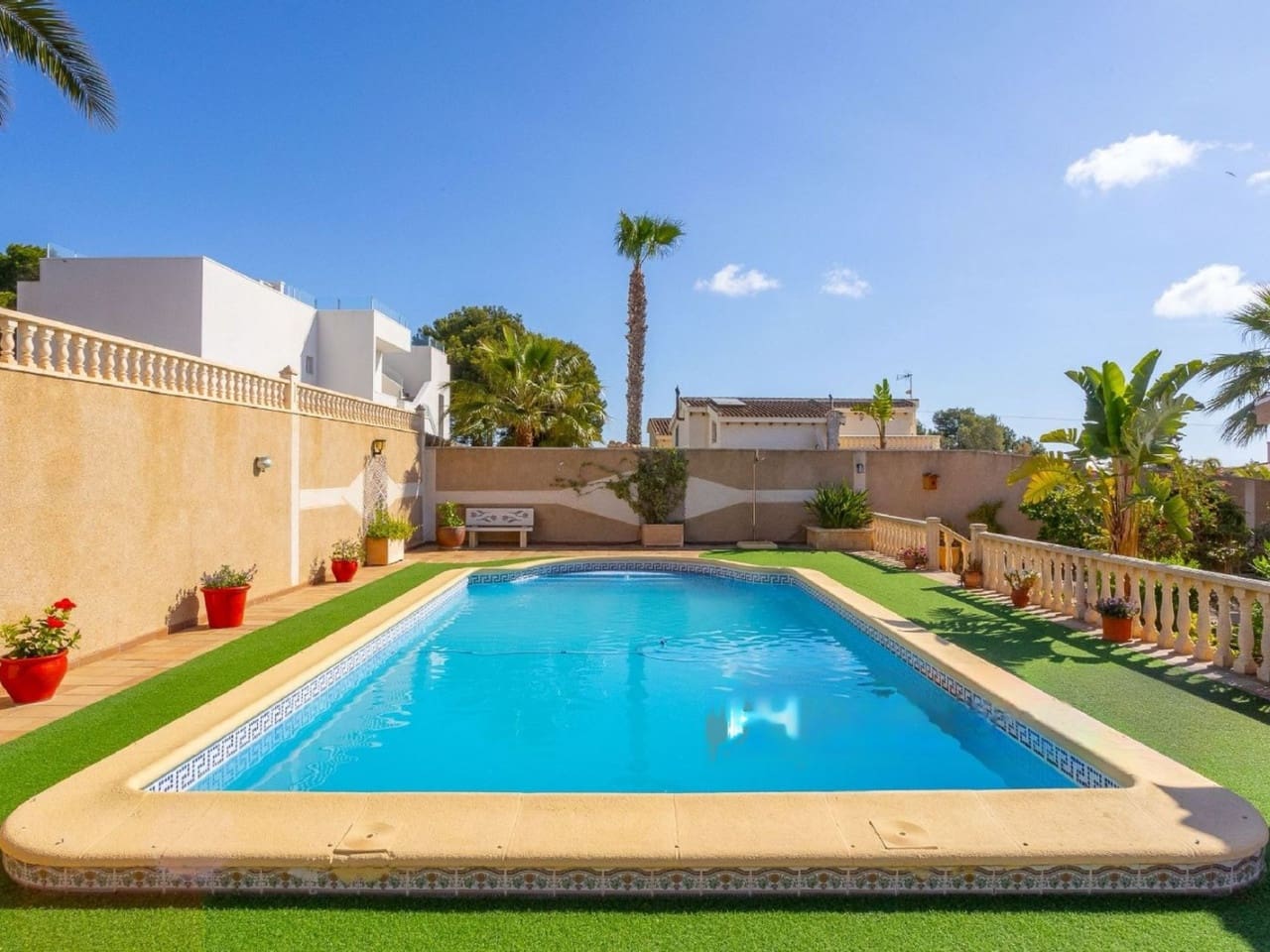 4 sypialnia Willa na sprzedaż w Torrevieja z basenem garażem - 456 000 € (Ref: 9797884)