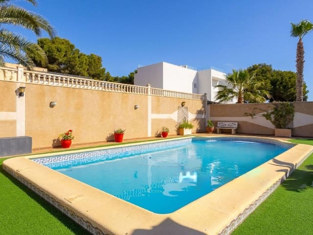 4 slaapkamer Villa te koop in Los Balcones - Los Altos, Torrevieja met zwembad garage - € 456.000 (Ref: 9797884)