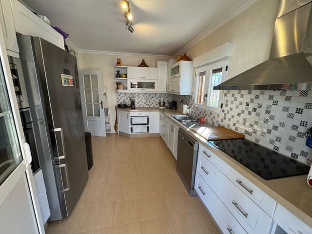 4 slaapkamer Villa te koop in Los Balcones - Los Altos, Torrevieja met zwembad garage - € 456.000 (Ref: 9797884)