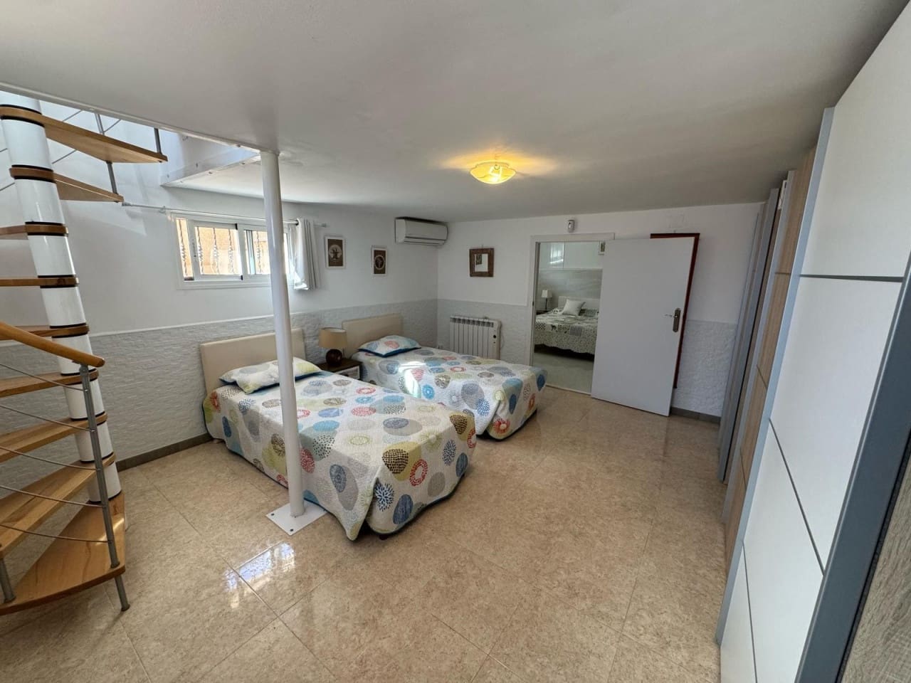 4 sypialnia Willa na sprzedaż w Torrevieja z basenem garażem - 456 000 € (Ref: 9797884)