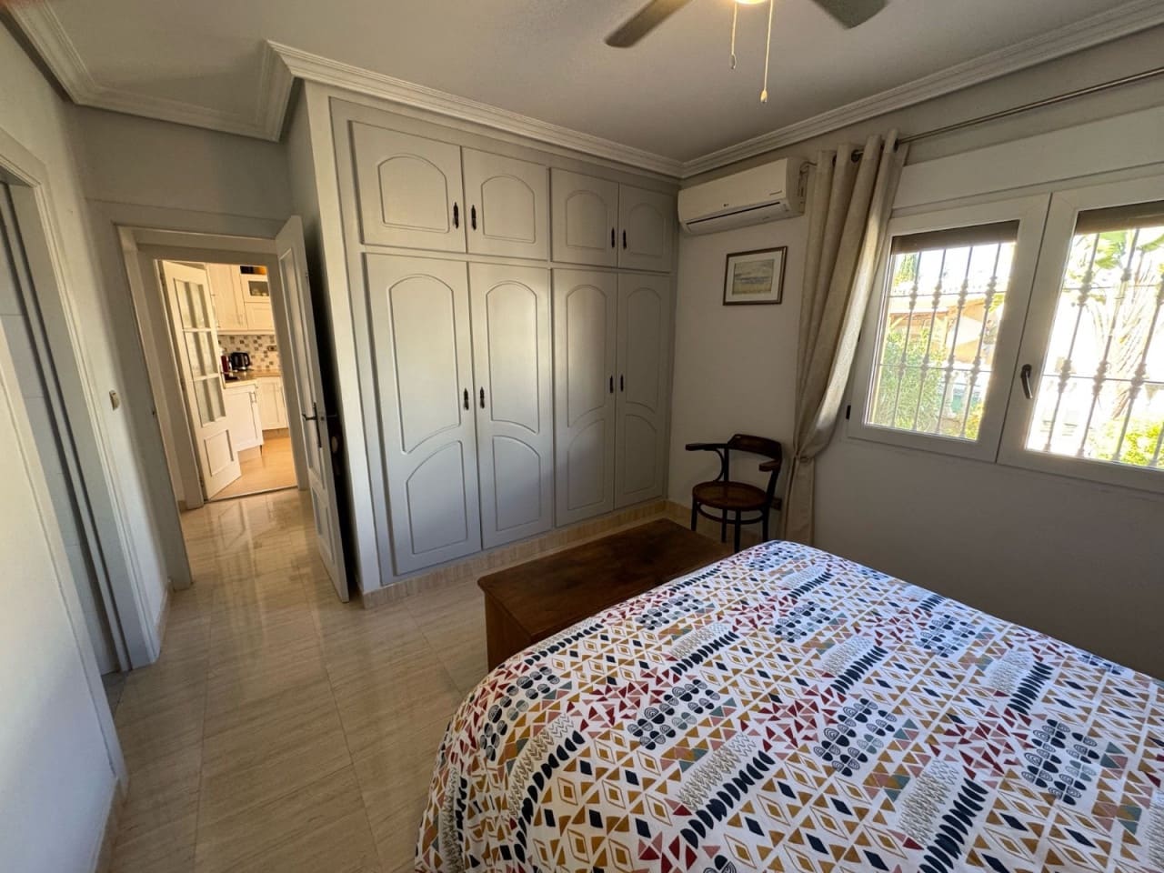 4 sypialnia Willa na sprzedaż w Torrevieja z basenem garażem - 456 000 € (Ref: 9797884)