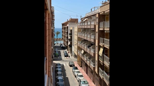 2 makuuhuone Huoneisto myytävänä paikassa Las Piscinas Naturales, Torrevieja mukana uima-altaan - 319 900 € (Ref: 9797888)