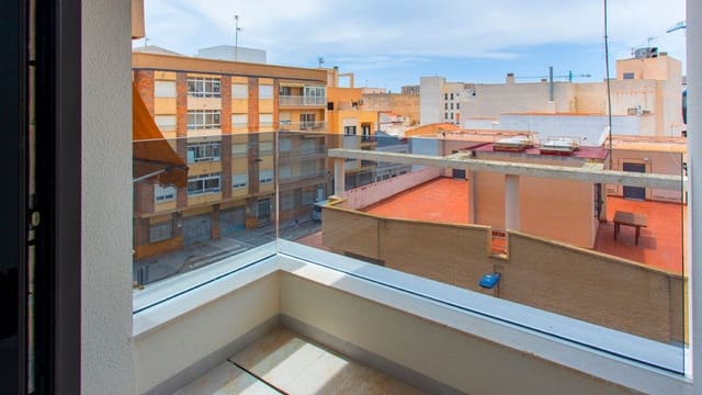 2 makuuhuone Huoneisto myytävänä paikassa Las Piscinas Naturales, Torrevieja mukana uima-altaan - 319 900 € (Ref: 9797888)