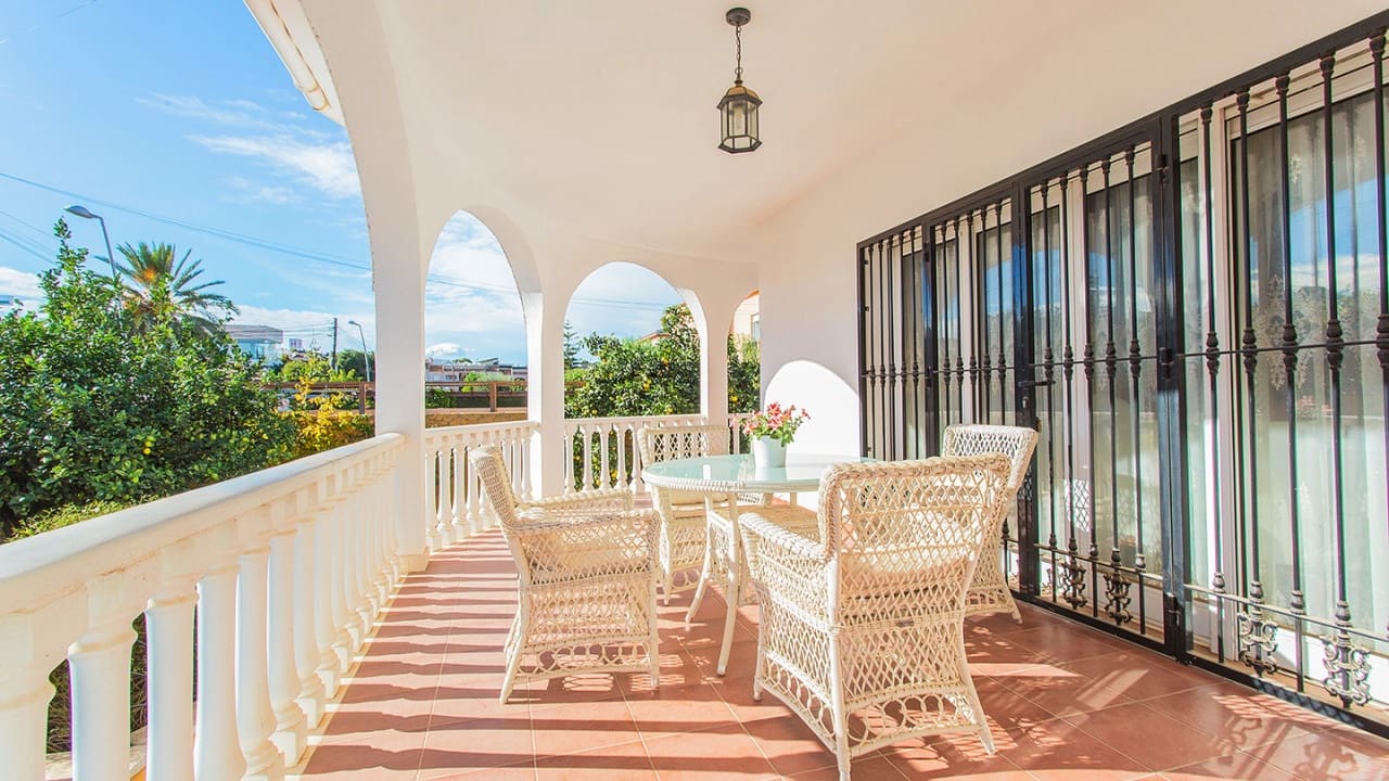 5 bedroom Villa for sale in Torrevieja with pool - € 980,000 (Ref: 9797889)