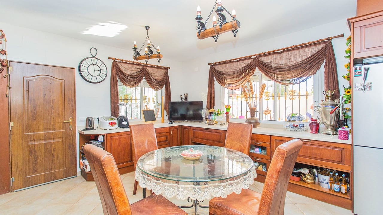 5 bedroom Villa for sale in Torrevieja with pool - € 980,000 (Ref: 9797889)