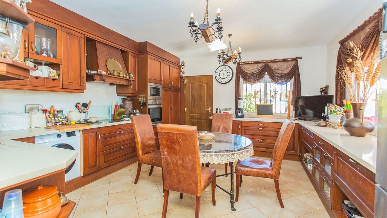 5 bedroom Villa for sale in Torrevieja with pool - € 980,000 (Ref: 9797889)