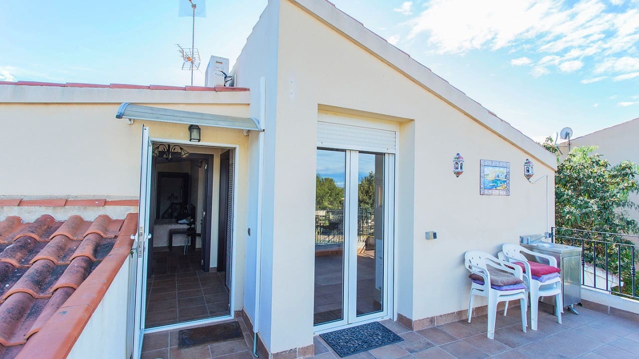 5 bedroom Villa for sale in Torrevieja with pool - € 980,000 (Ref: 9797889)