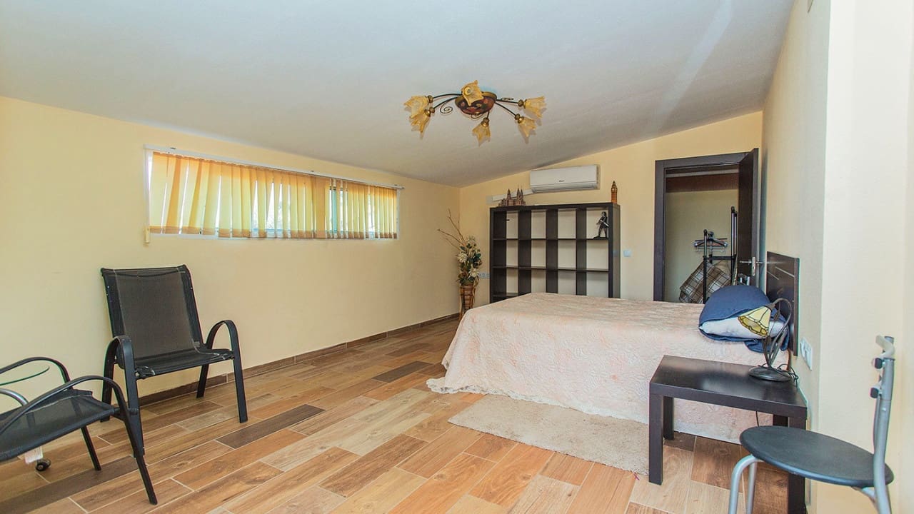 5 bedroom Villa for sale in Torrevieja with pool - € 980,000 (Ref: 9797889)