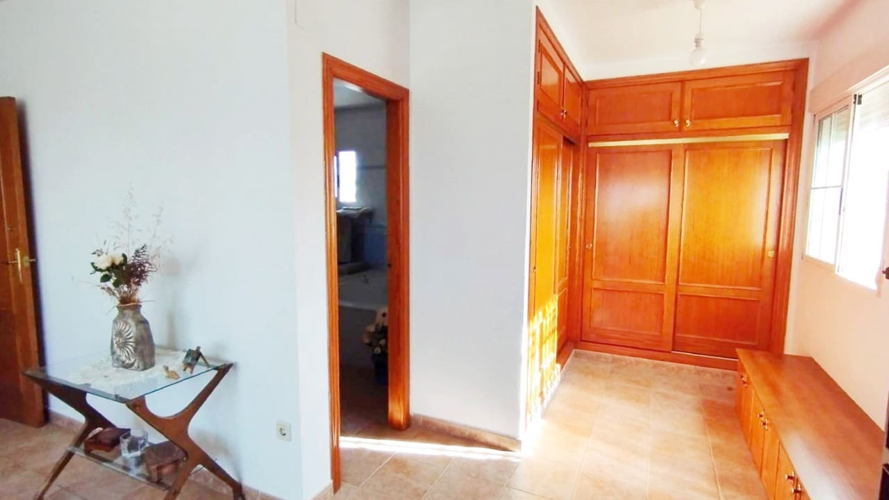 6 soveværelse Villa til salg i Torrevieja med swimmingpool garage - € 539.000 (Ref: 9797890)