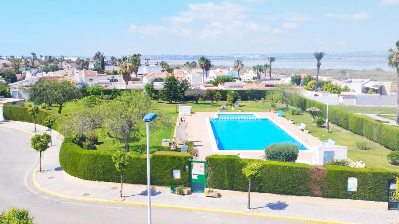 6 soveværelse Villa til salg i Torrevieja med swimmingpool garage - € 539.000 (Ref: 9797890)