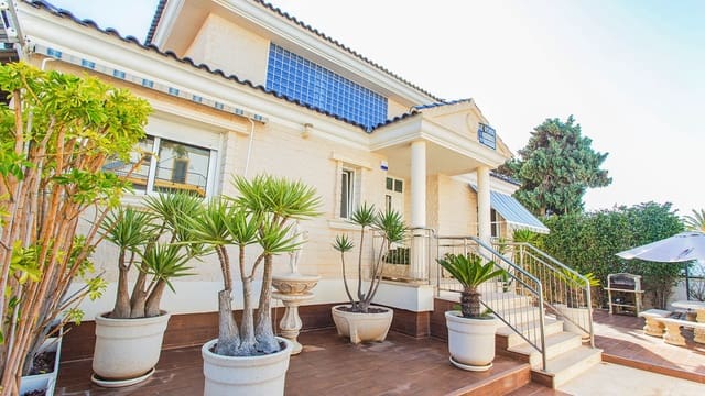 5 makuuhuone Huvila myytävänä paikassa Cañada del Molino, Torrevieja mukana uima-altaan 
autotalli - 1 170 000 € (Ref: 9797891)