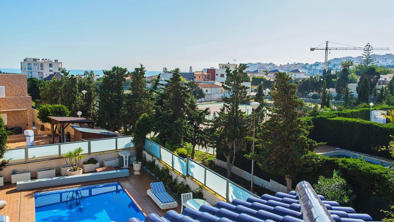 5 sypialnia Willa na sprzedaż w Torrevieja z basenem garażem - 1 170 000 € (Ref: 9797891)