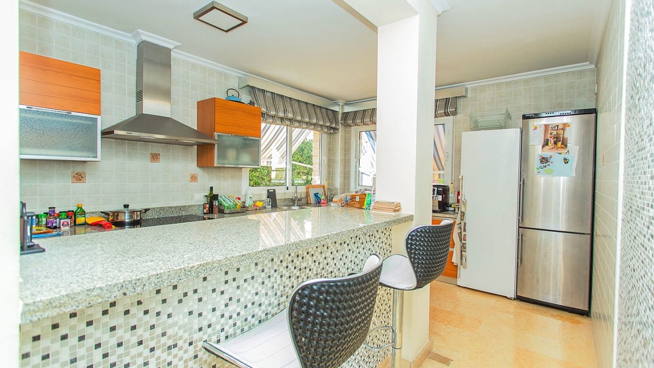 5 sypialnia Willa na sprzedaż w Torrevieja z basenem garażem - 1 170 000 € (Ref: 9797891)