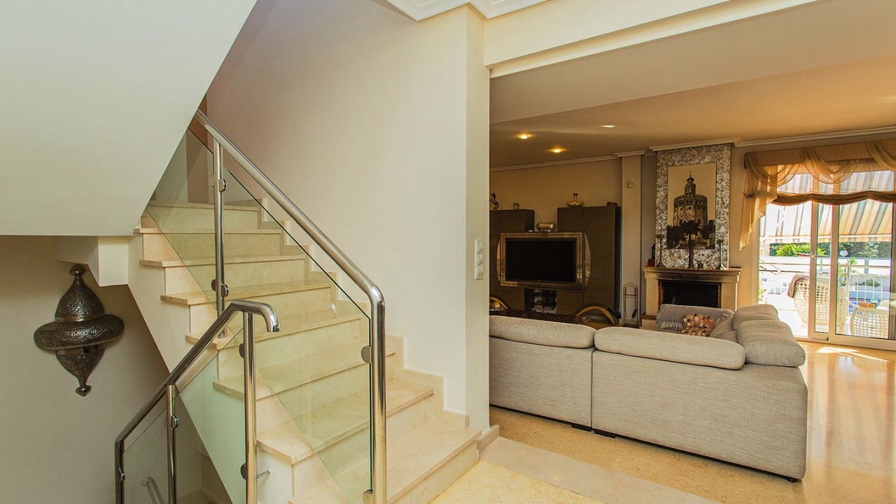 5 sypialnia Willa na sprzedaż w Torrevieja z basenem garażem - 1 170 000 € (Ref: 9797891)