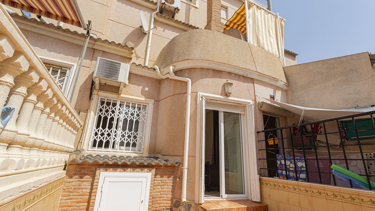 Casa de 3 habitaciones en Orihuela en venta con piscina - 310.000 € (Ref: 9797894)