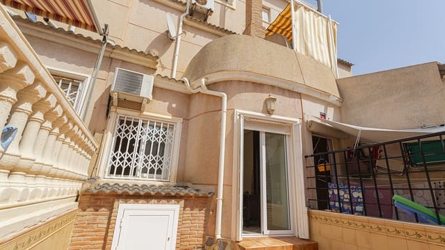 Casa de 3 habitaciones en Campoamor, Orihuela en venta con piscina - 310.000 € (Ref: 9797894)