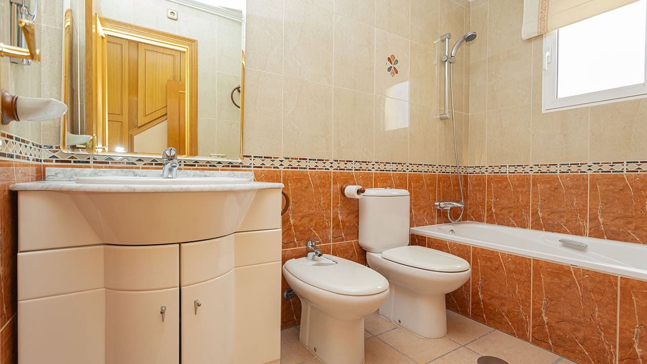 Casa de 3 habitaciones en Orihuela en venta con piscina - 310.000 € (Ref: 9797894)