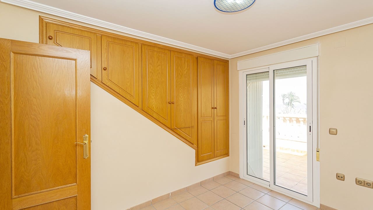 Casa de 3 habitaciones en Orihuela en venta con piscina - 310.000 € (Ref: 9797894)