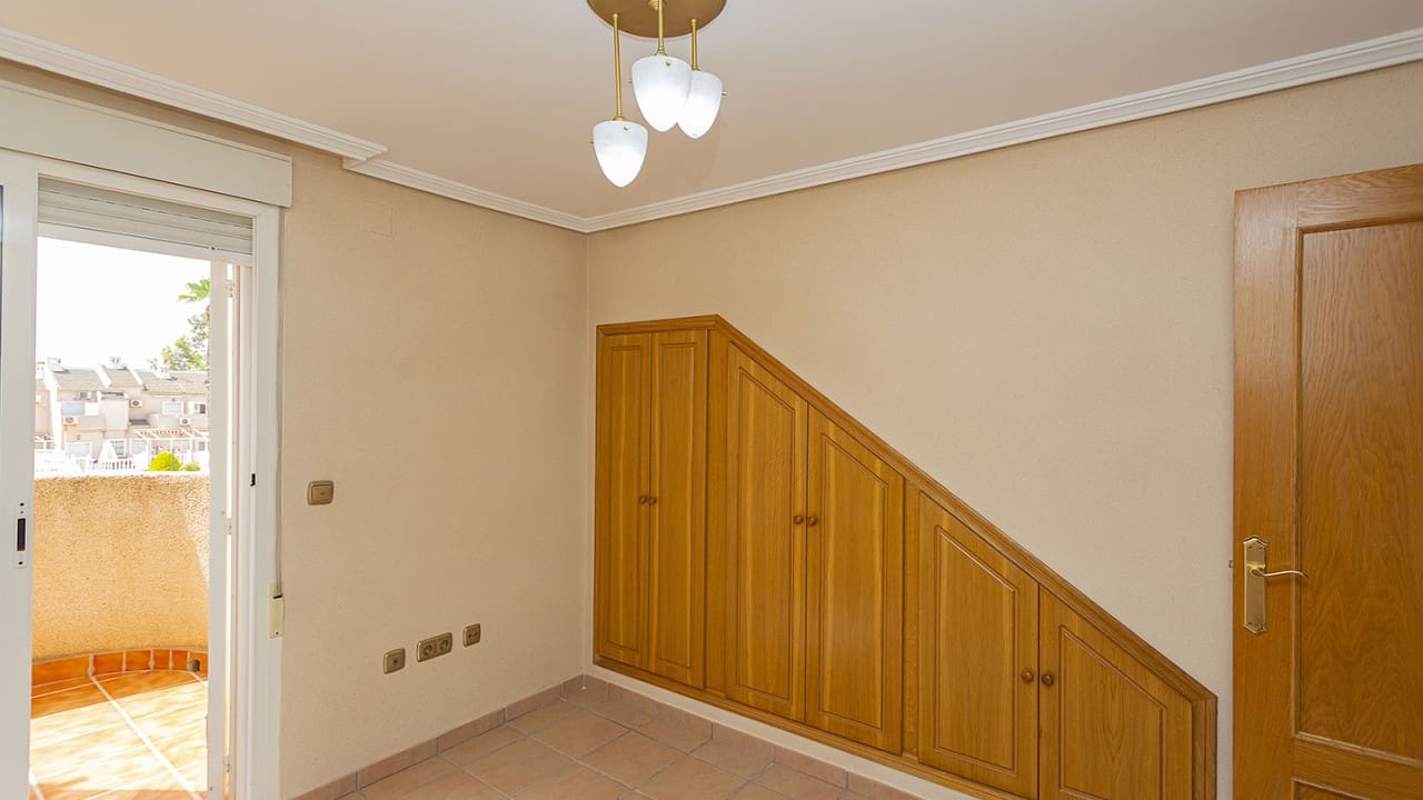 Casa de 3 habitaciones en Orihuela en venta con piscina - 310.000 € (Ref: 9797894)