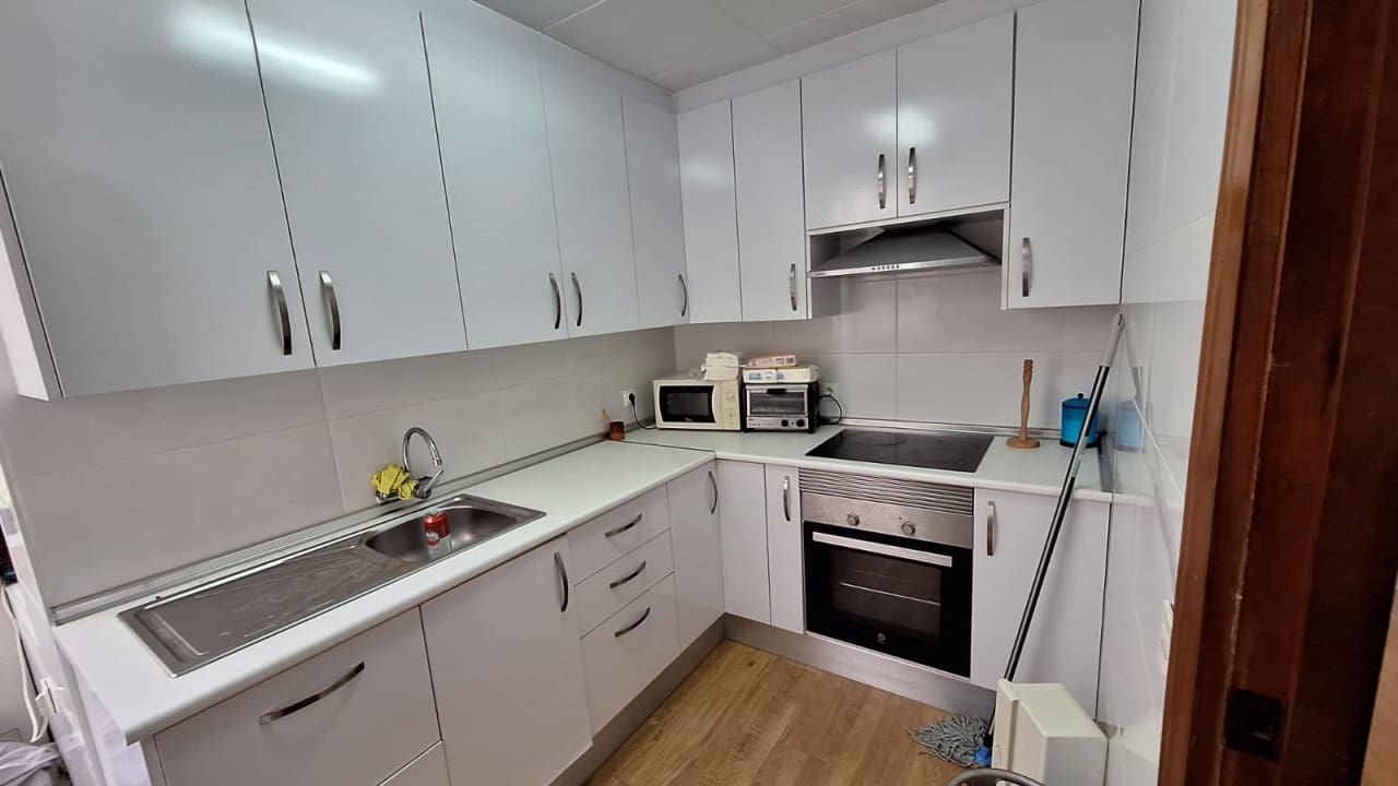 3 makuuhuone Huoneisto myytävänä paikassa Torrevieja mukana uima-altaan - 250 000 € (Ref: 9797897)