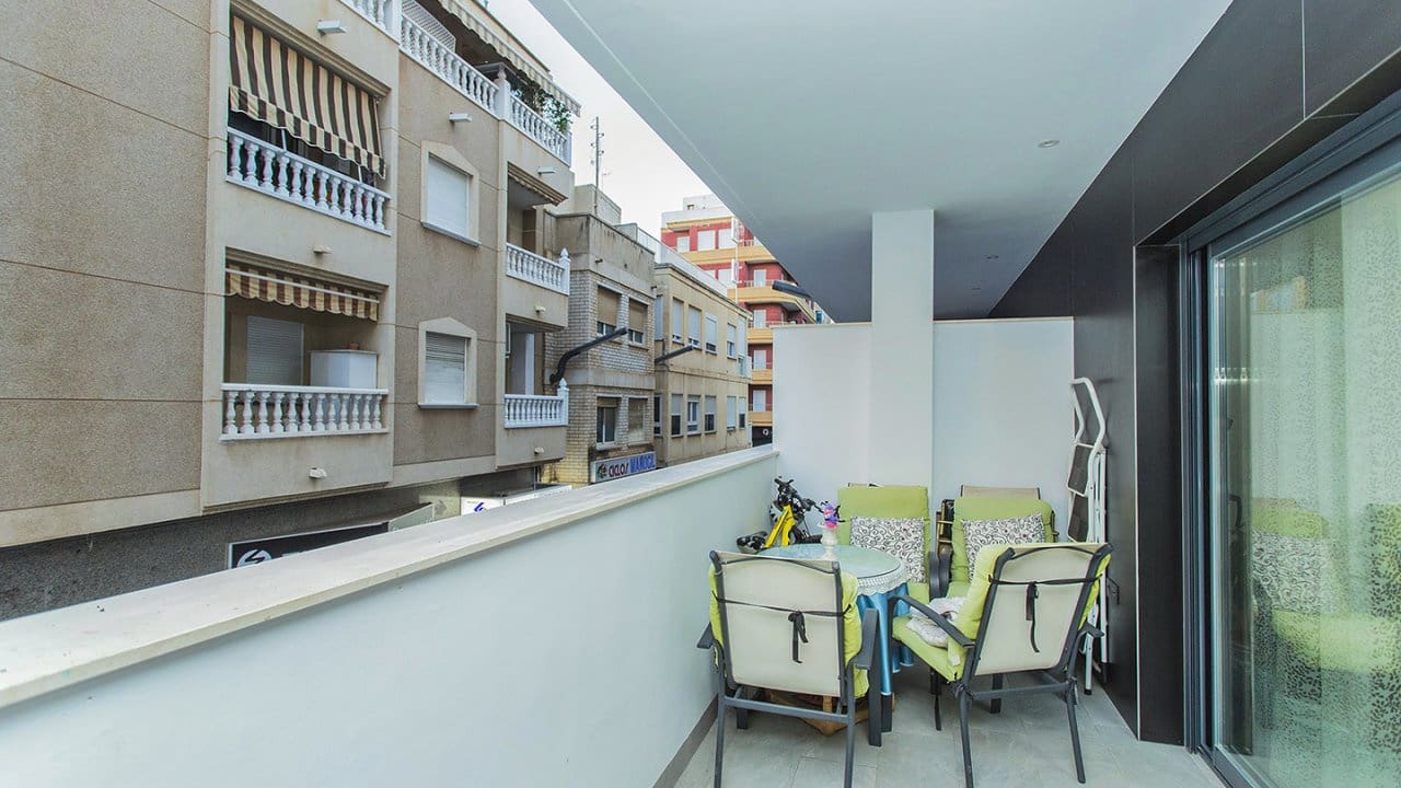 3 slaapkamer Appartement te koop in Torrevieja met zwembad garage - € 308.500 (Ref: 9797898)