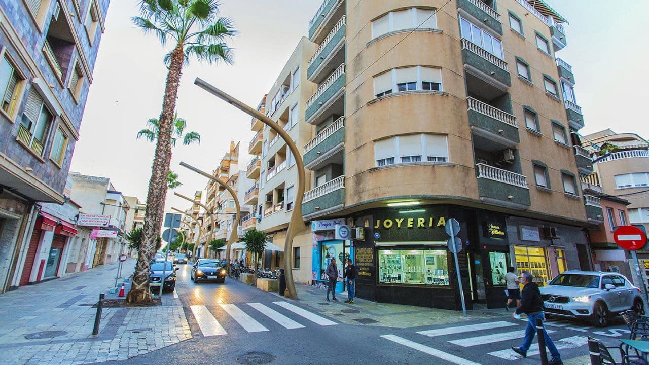 3 slaapkamer Appartement te koop in Torrevieja met zwembad garage - € 308.500 (Ref: 9797898)