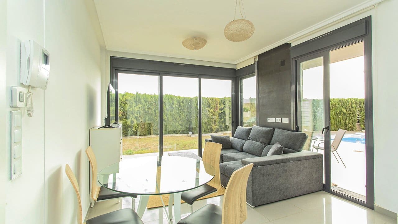 3 Zimmer Villa zu verkaufen in Orihuela Costa mit Pool - 499.000 € (Ref: 9797899)