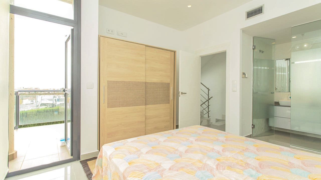 3 Zimmer Villa zu verkaufen in Orihuela Costa mit Pool - 499.000 € (Ref: 9797899)