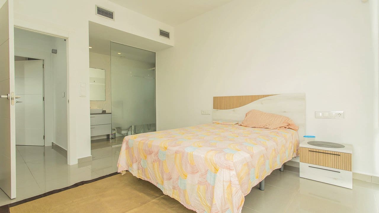 3 Zimmer Villa zu verkaufen in Orihuela Costa mit Pool - 499.000 € (Ref: 9797899)